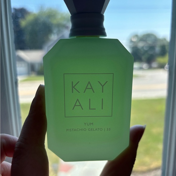 ❤️Sold❤️ Kayali Yum Pistachio Gelato 50ml - Picture 2 of 4